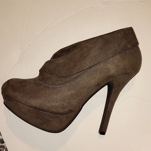 EUC Mossimo Faux Suede Platform Bootie Stilletos - Picture 8 of 12